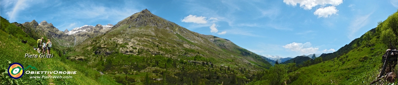 41 Panoramica sul versante est della Val Sanguigno .jpg